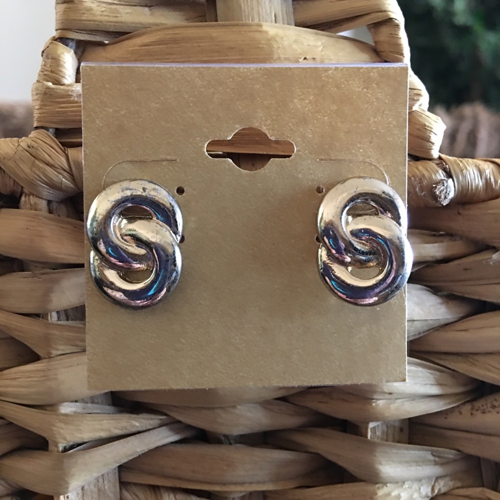 Vintage gold tone joined link look earrings